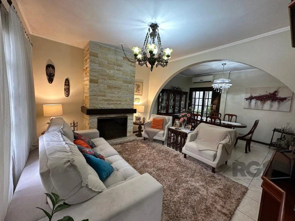 Imagem Vende-se ampla casa 3 quartos com hidro, 2 vagas, living com ladeira e salão de festas com churrasqueira - 260m² - Medianeira