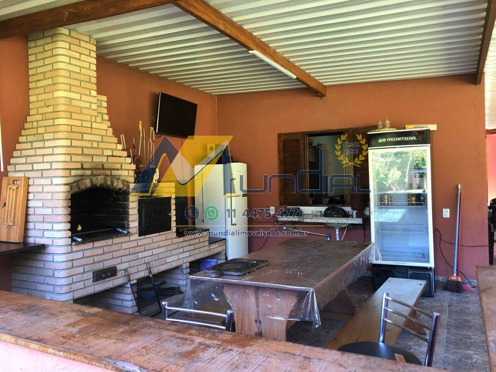 Imagem Oportunidade Estratégica: Terreno com Casa Ampla e Alto Potencial Comercial