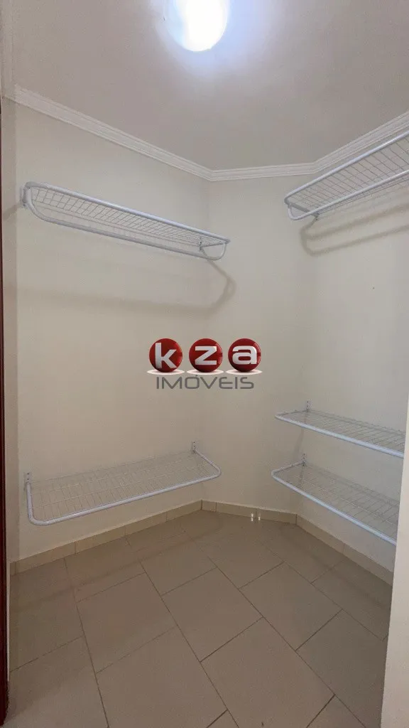 Imagem Casa térrea em Condomínio Residencial Maria Regina, Valinhos-SP: 3 quartos, 1 suite, 2 salas, 3 banheiros, 2 vagas, 222m².