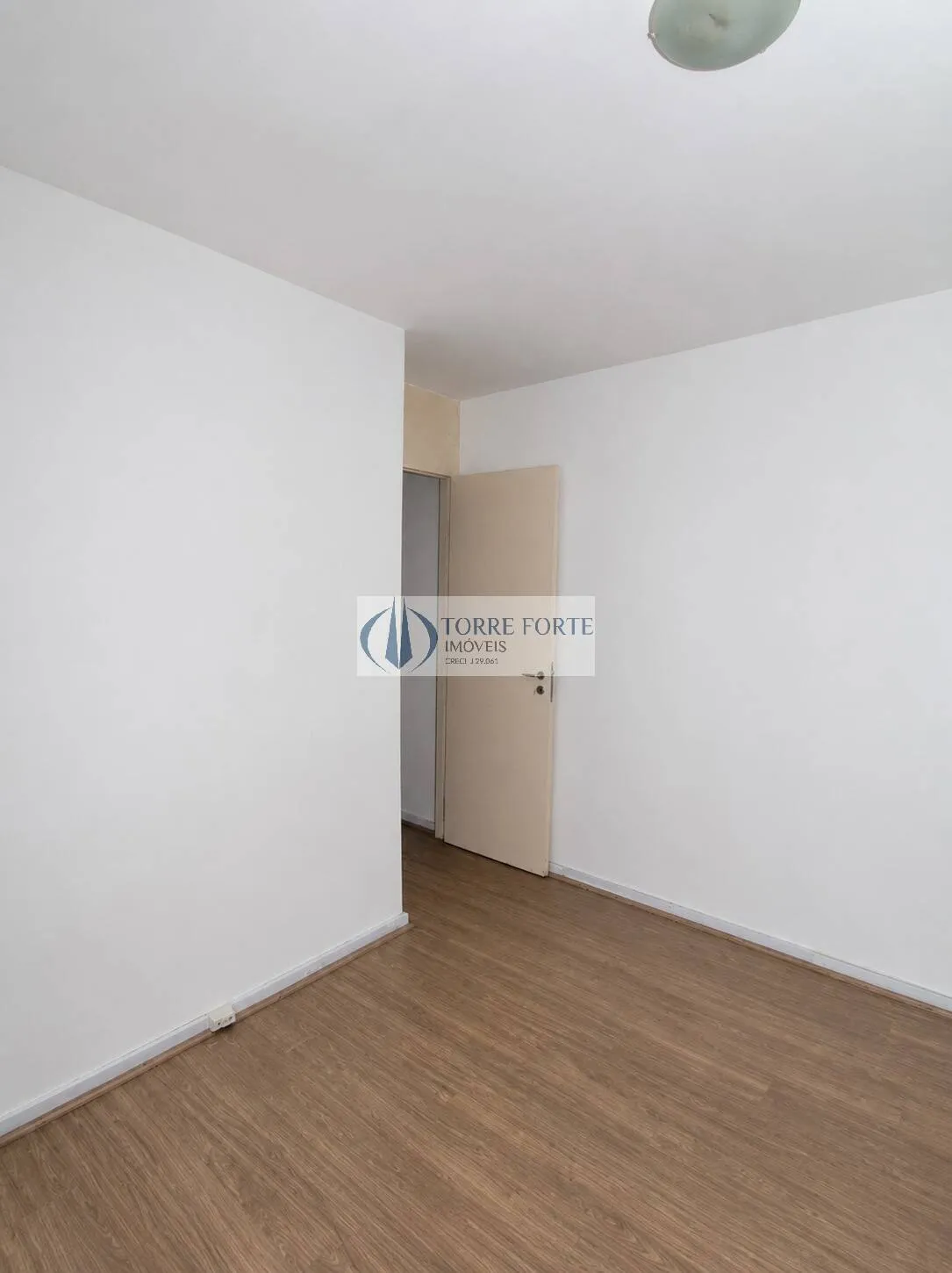Imagem Apartamento com 2 dormitorios 1 vaga , varanda na Vila Antonieta.