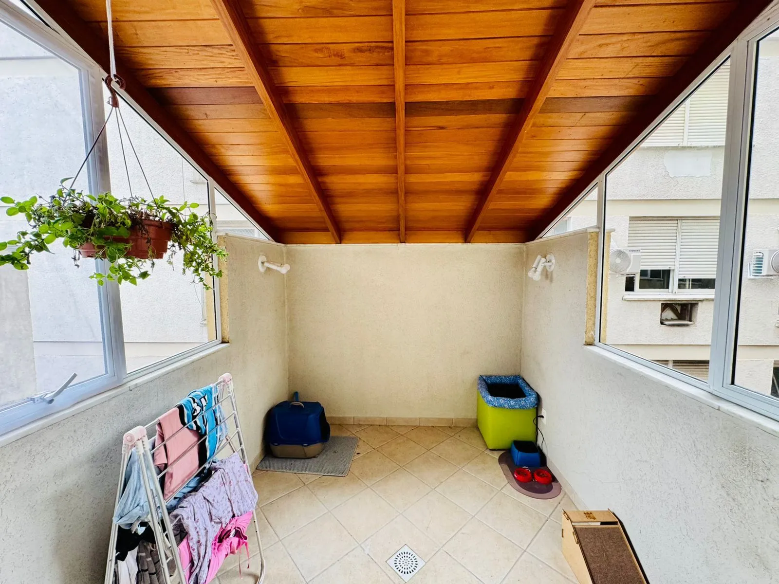 Imagem Duplex na Bela Vista, 2 dormitórios com espaço para home office, lareira e 2 vagas