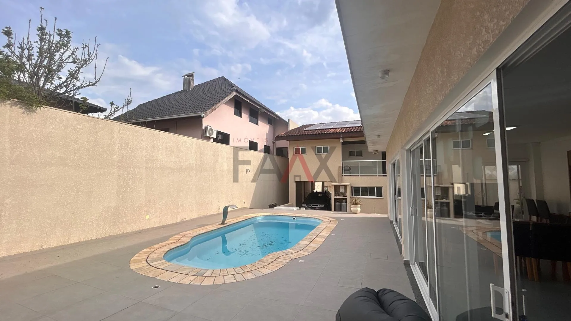 Imagem Sobrado com 4 dormitórios à venda,650.40 m , GUARAPUAVA - PR
