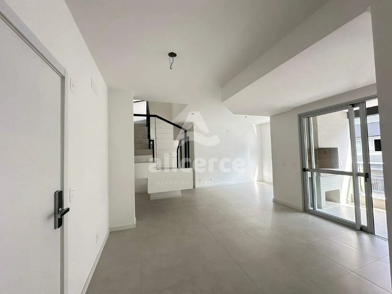 Imagem Apartamento Duplex à venda com 2 quartos 1 suíte, 111,55m² em Canto Florianópolis