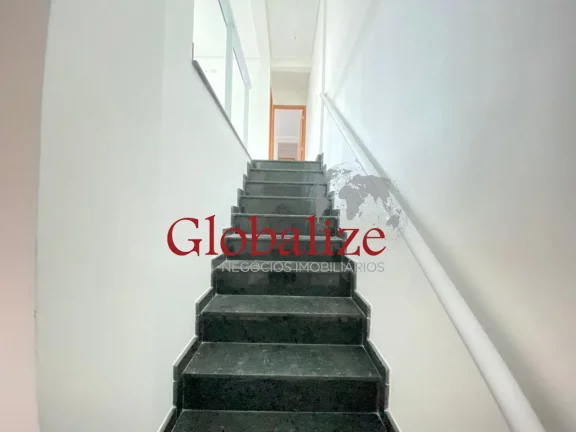 Imagem CASA SOBREPOSTA COM 4 QUARTOS,SENDO 2 SUÍTES,5 BANHEIROS,2,VAGAS NO BAIRRO DO CAMPO GRANDE EM SANTOS POR R$1.550.000,00
