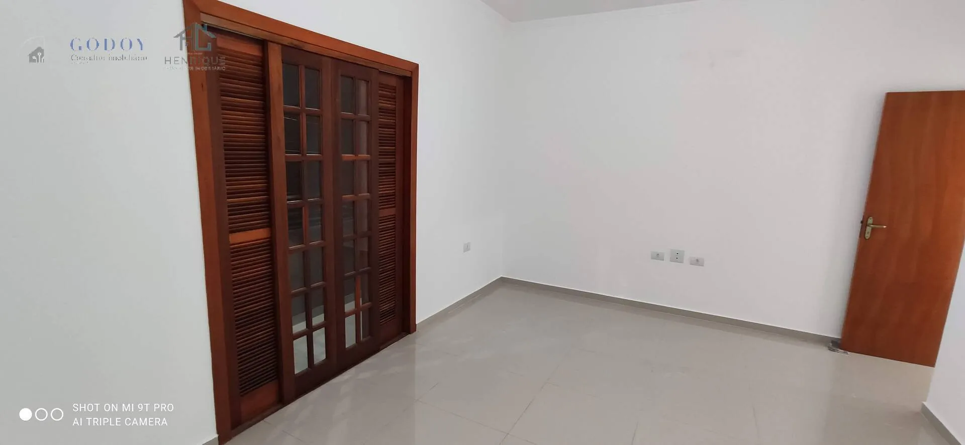 Imagem Sobrado moderno e muito bem distribuído - aceita permuta!
