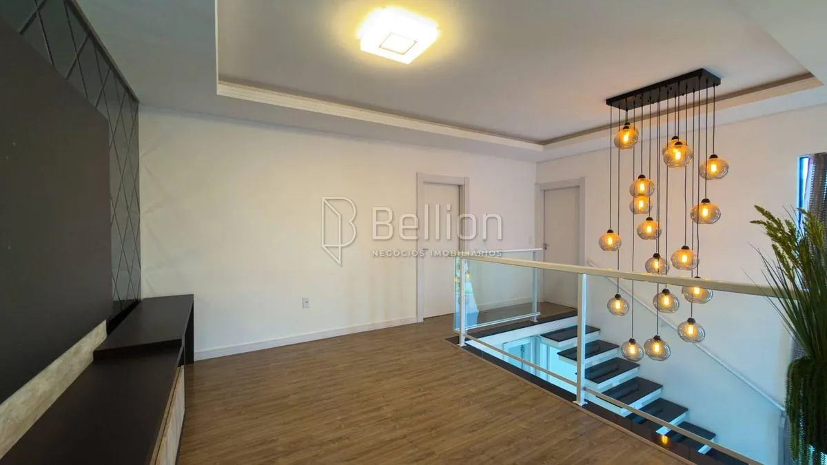 Imagem Sobrado com suíte e closet no bairro Quintino em Timbó