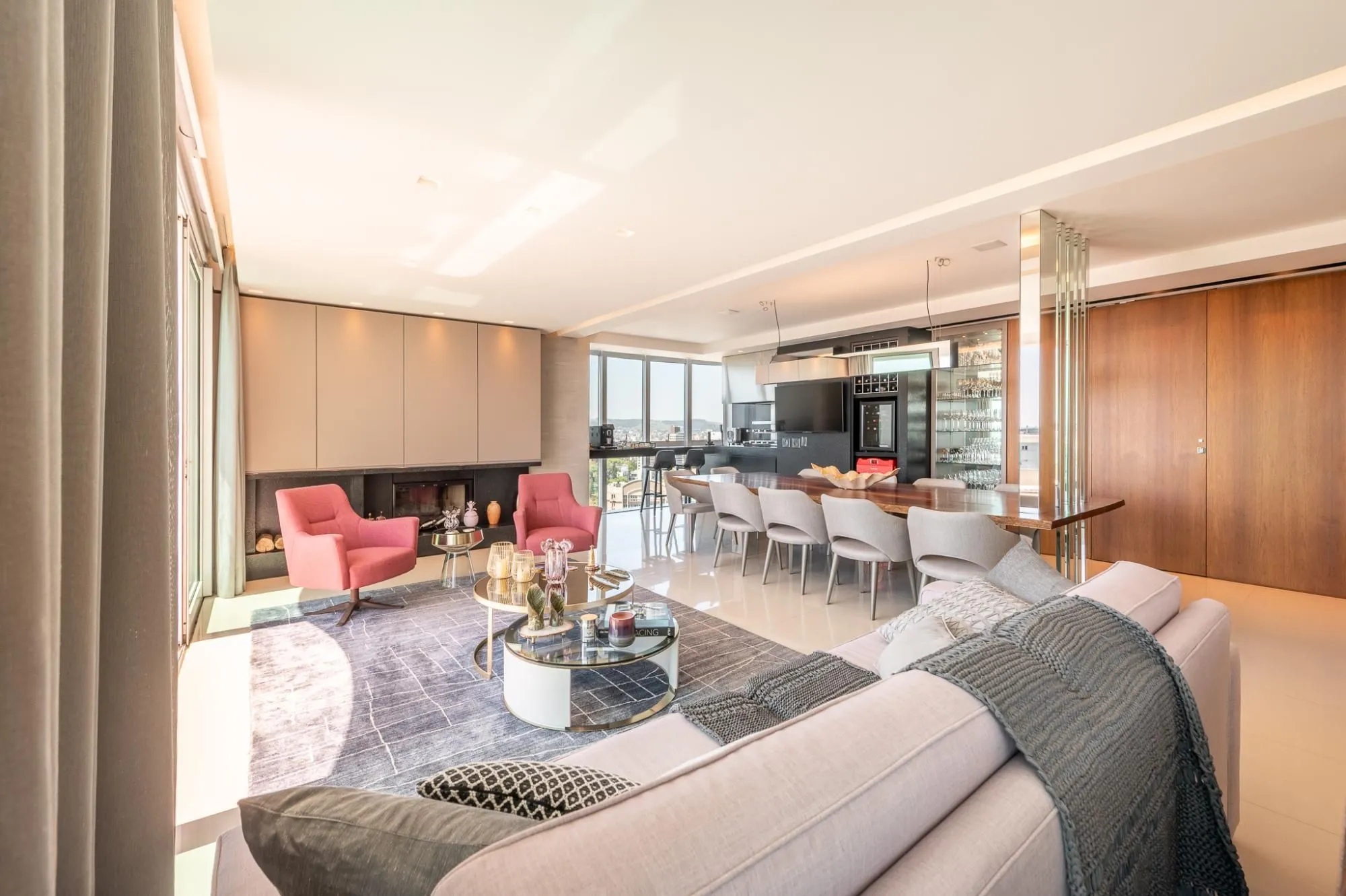Imagem Apartamento com 204m², 3 dorm, 5 vagas no Petrópolis