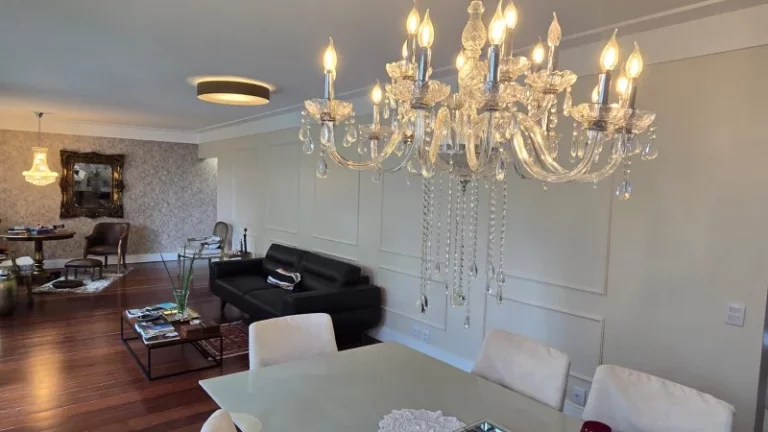 Imagem A 5ª Avenida Imóveis, selecionou esse exclusivo apartamento de 3/4 para você morar com muito charme no bairro mais tradicional de Salvador: A Graça