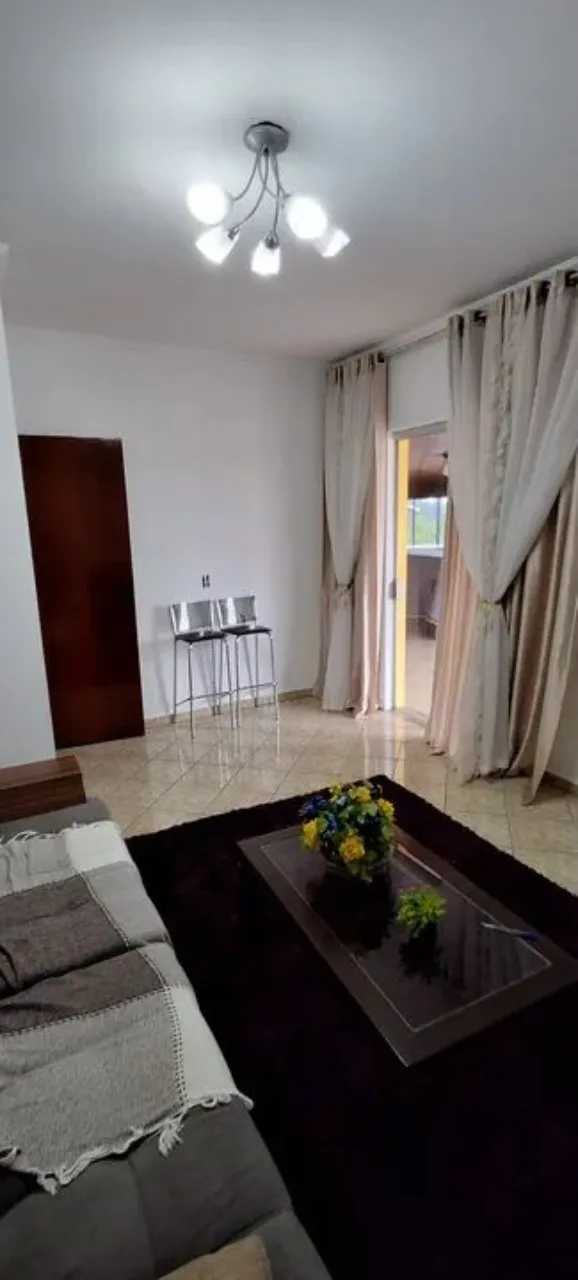 Imagem Imperdível Casa Comercial à Venda em Cidade], Bairro]: 3 Quartos, 1 Suíte, 1 Sala, 2 Banheiros, 5 Vagas, 256m²!