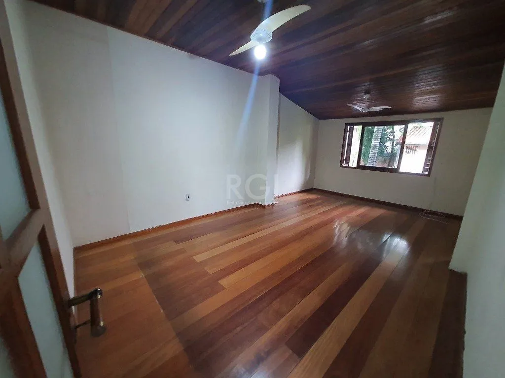 Imagem Casa para Venda - 300m², 3 dormitórios, sendo 3 suites, 5 vagas - Santana