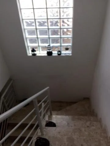 Imagem VENDA DE SOBRADO NO JARDIM PLANALTO, EM ARUJÁ/SP, 160m² com 3 suítes, 2 c/ sacada, sala de estar, copa, cozinha e garagem para 2 autos. CONSULTE-NOS.