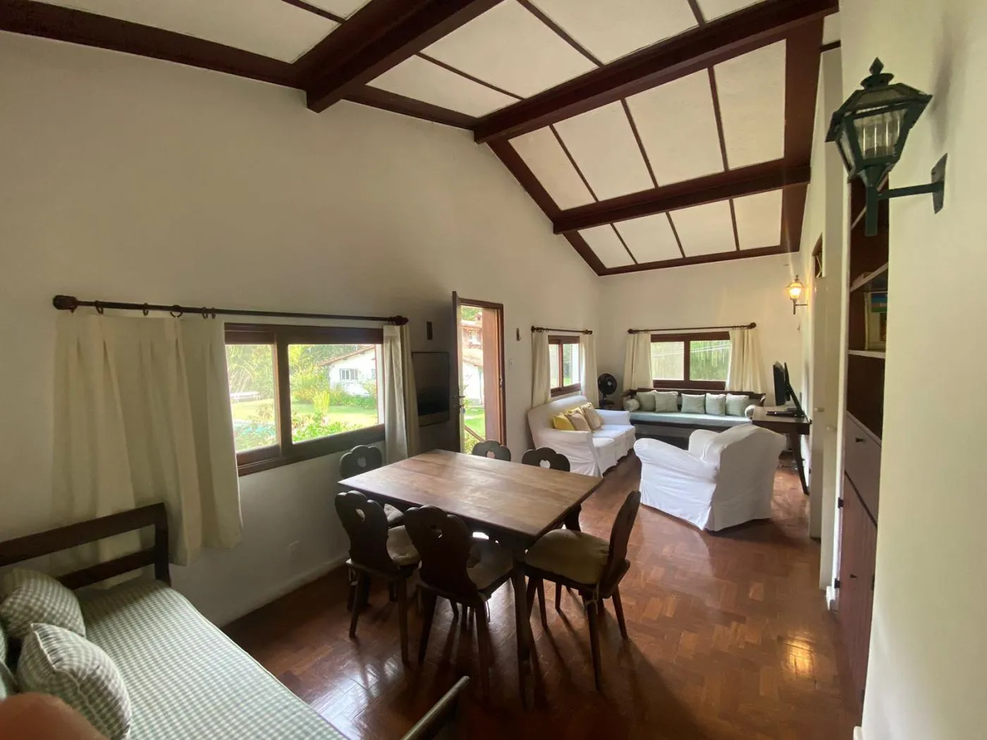 Imagem Casa em Condomínio para Venda em Petrópolis / RJ no bairro Itaipava