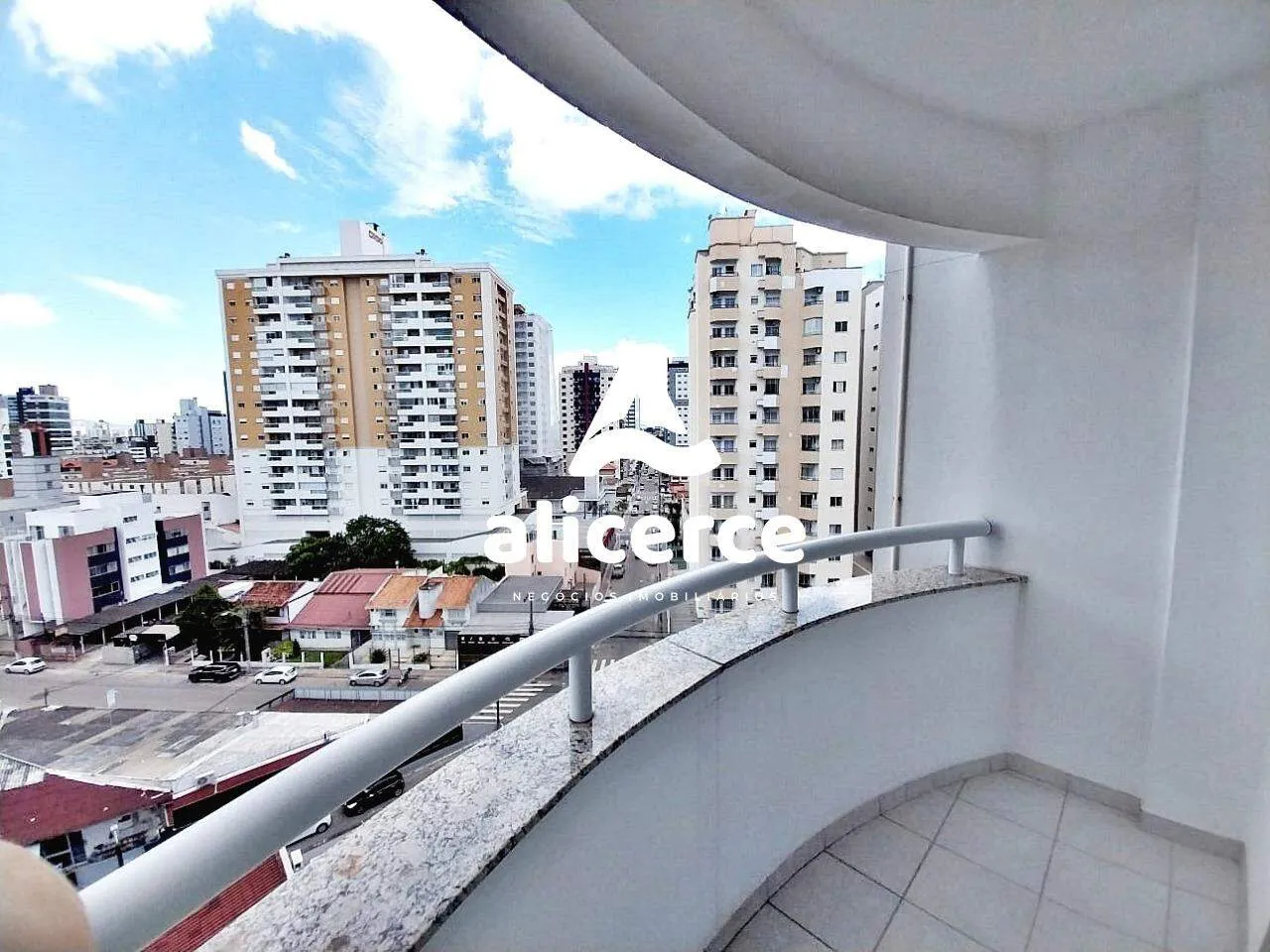 Imagem Aconchegante apartamento com 3 dormitórios e móveis planejados - Campinas, São José/SC