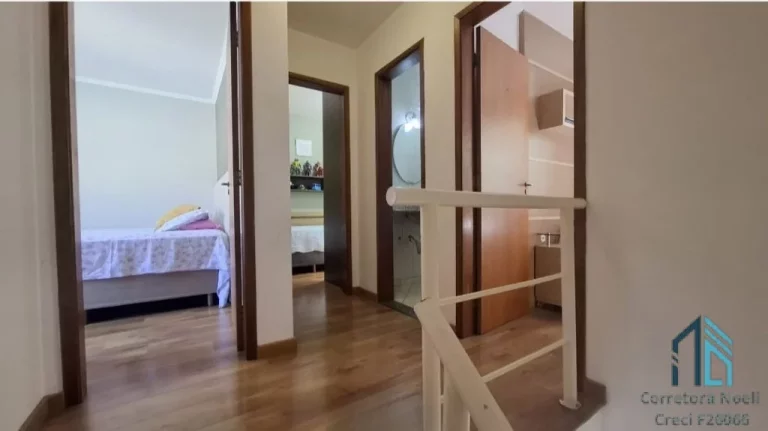 Imagem Sobrado em condomínio, Semi mobiliado 03 quartos c/suíte, closet, no Uberaba em Curitiba PR