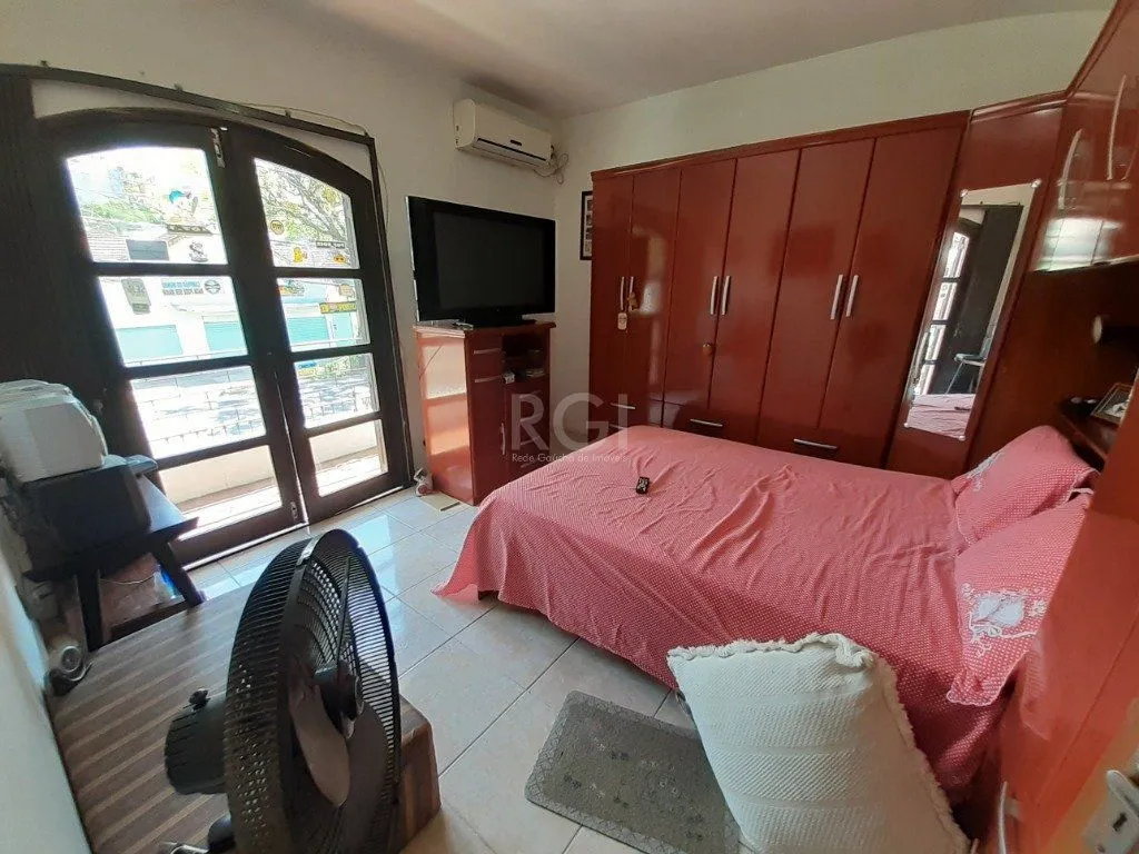 Imagem Casa para Venda - 185m², 4 dormitórios, sendo 1 suites, 2 vagas - Jardim Sabará