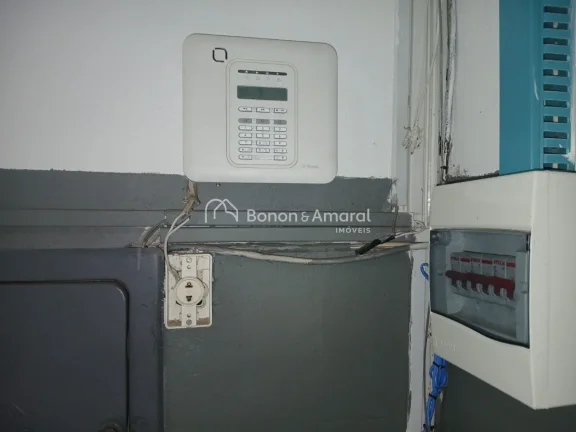 Imagem Barracão/Salão comercial mobiliado para locação em excelente localização, próximo à Av. Amor...
