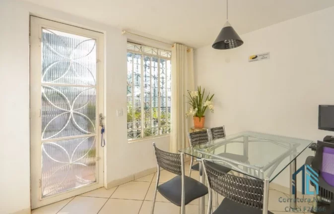 Imagem Casa a venda Semi mobiliada, 05 quartos, em ótima localização, no Bacacheri em Curitiba PR