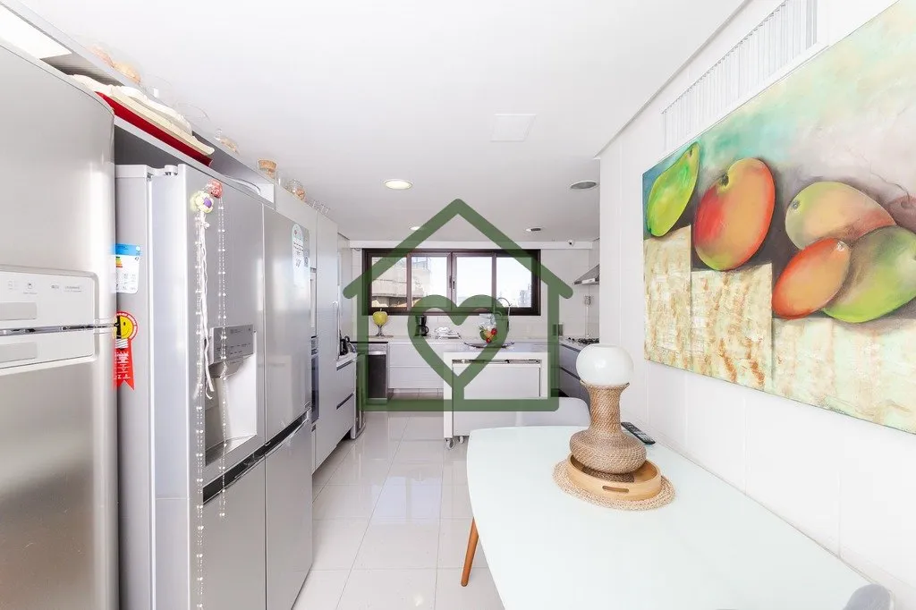 Imagem Apresentamos um sofisticado apartamento de 365m² de área privativa nos altos do bairro Bela Vista,...