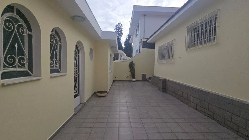 Imagem Imperdível: Casa à venda em São Paulo-SP, Jardim Londrina - 3 quartos, 1 suíte, 3 banheiros, 2 vagas de garagem - 181m².