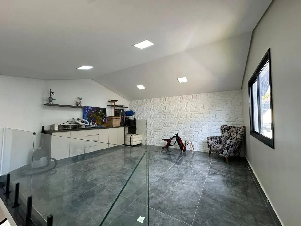 Imagem Casa Semi Mobiliada no Ibiti do Paço - 310m² Construídos, 3 Suítes e Piscina