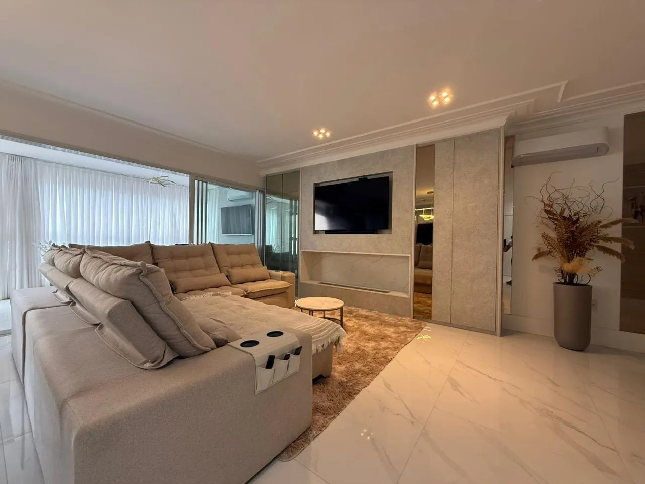 Imagem Apartamento com vista para o mar à venda com 180m2 por R$ 5.300.000,00