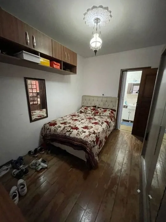 Imagem Vendo Sobrado Residencial com 4 Quartos e Suíte