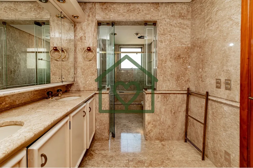 Imagem Apartamento de 330m2 privativos em localização privilegiada no bairro Rio Branco, a apenas duas qu...