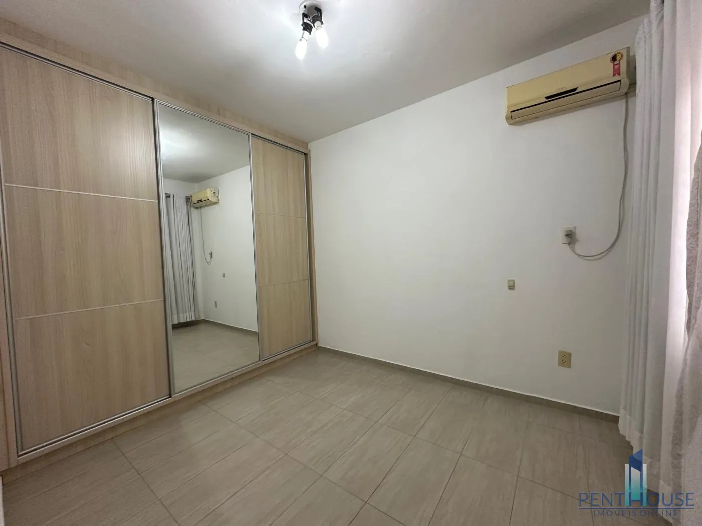 Imagem Casa para Venda em Jaraguá do Sul, Vila Nova, 4 dormitórios, 1 suíte, 3 banheiros, 1 vaga