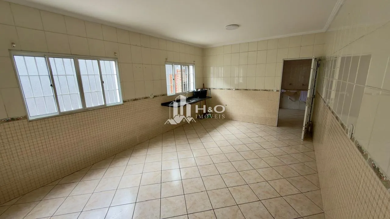 Imagem Sobrado à Venda Próximo ao Parque do Carmo - 2 Suítes, Ar-Condicionado, Churrasqueira e 2 Vagas