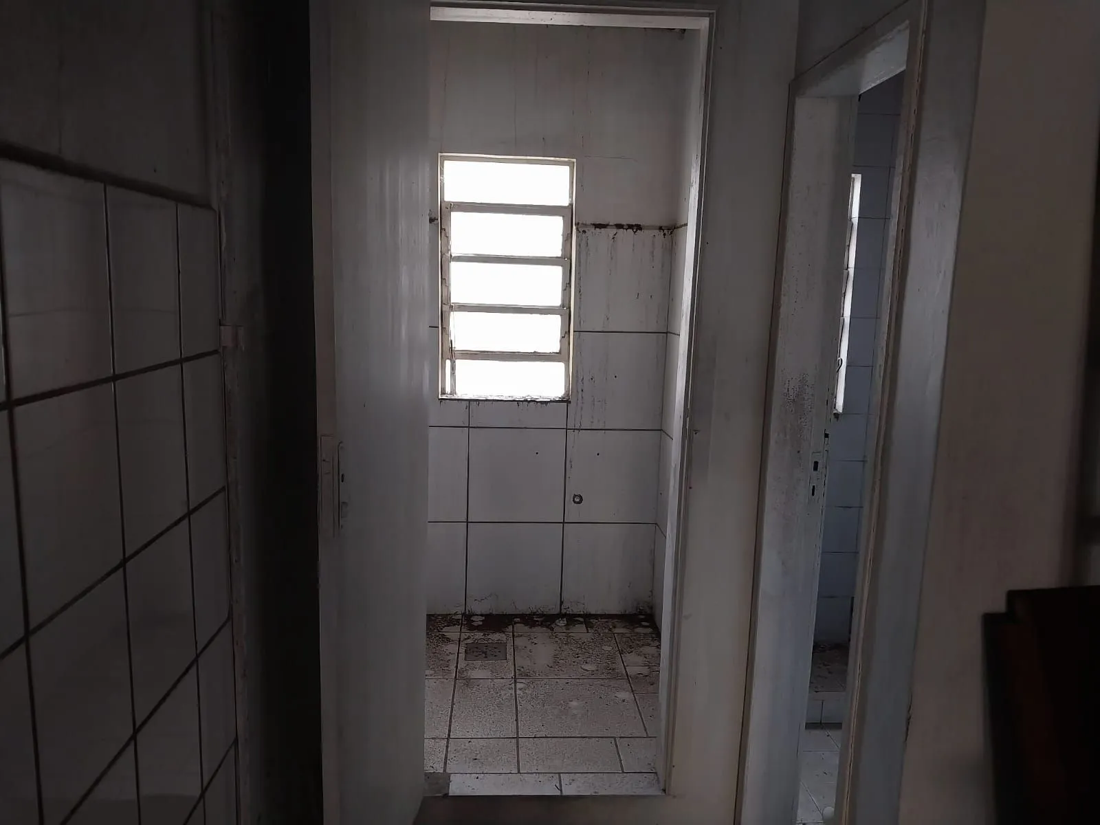 Imagem Prédio na Duque de Caxias, desocupado espaço amplo. Preço atrativo.