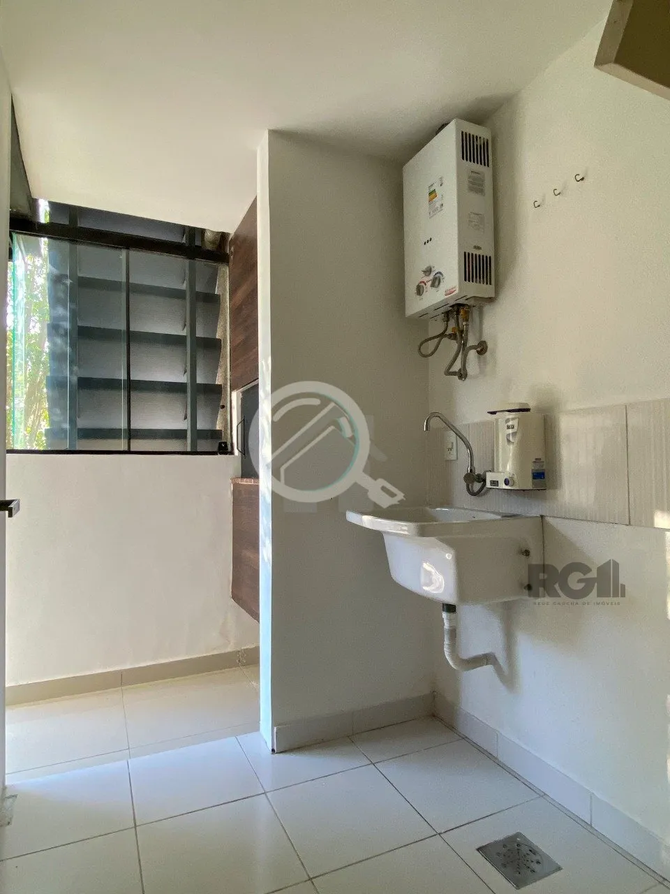 Imagem Apartamento de 75m², 2 dormitórios, living amplo em L com sacada integrada, churrasqueira na sacad...