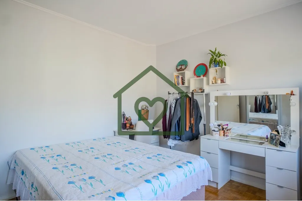 Imagem Amplo e confortável apartamento, reformado, com 3 dormitórios, 1 suíte e 114m²! Sala com living ...