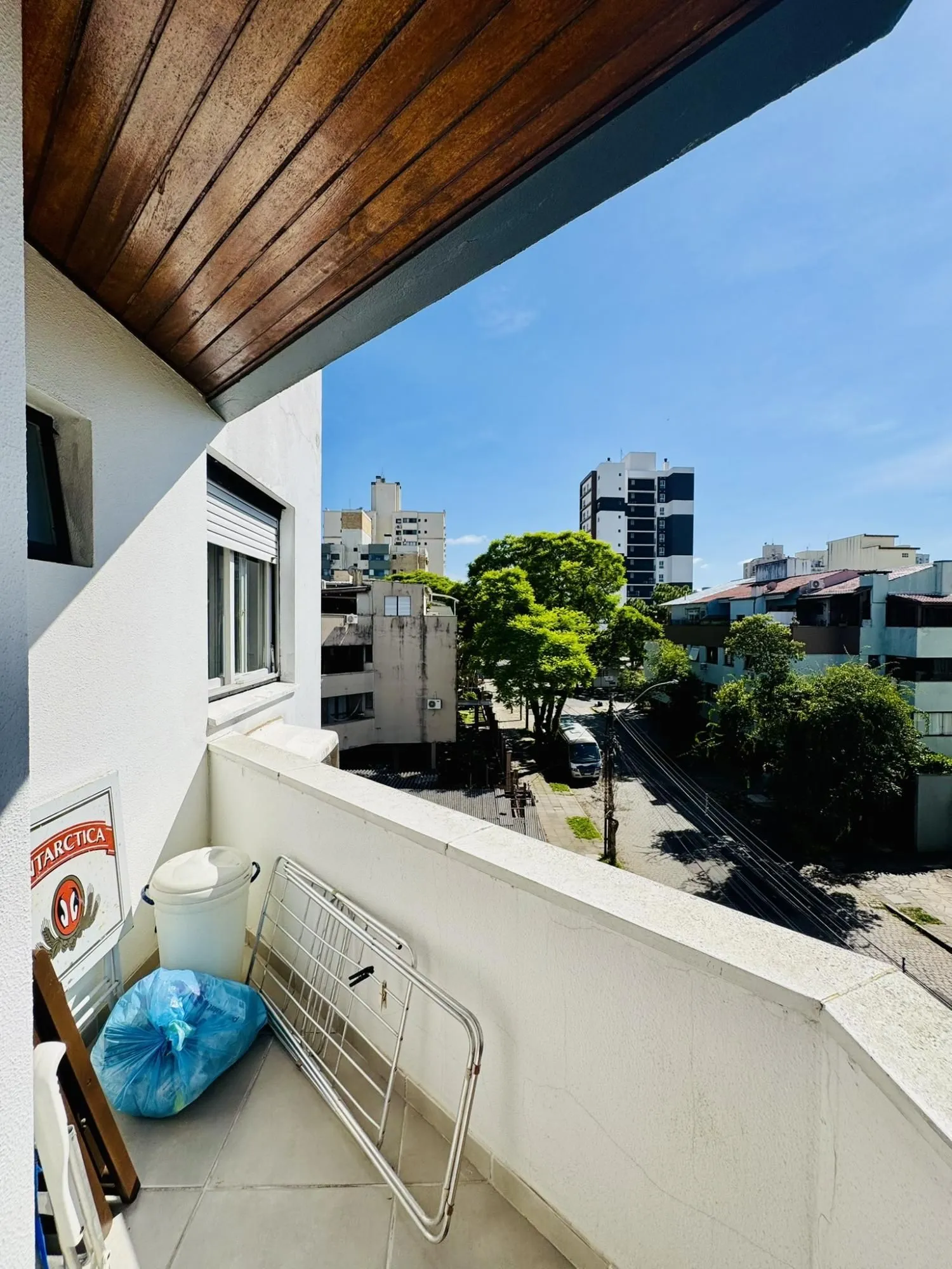 Imagem Apartamento 1 Dormitório Reformado com Sacada e Churrasqueira no Jardim Botânico