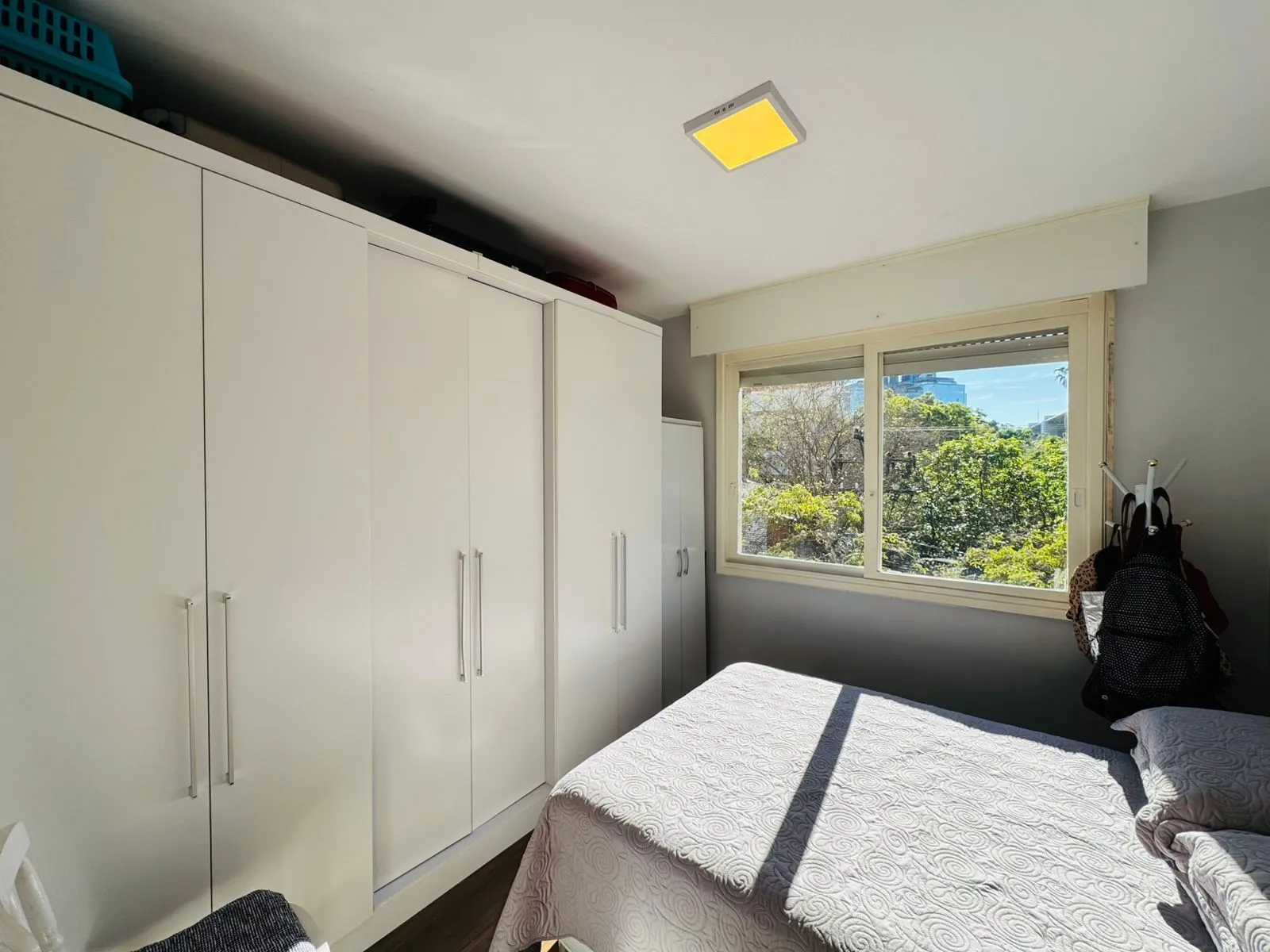 Imagem Apartamento Reformado, Ensolarado e a Poucos Passos da Redenção