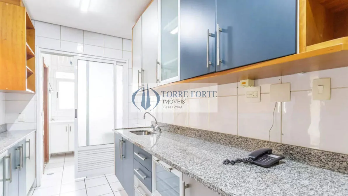 Imagem Lindo apartamento com 3 dormitórios, 2 vagas e varanda em Moema