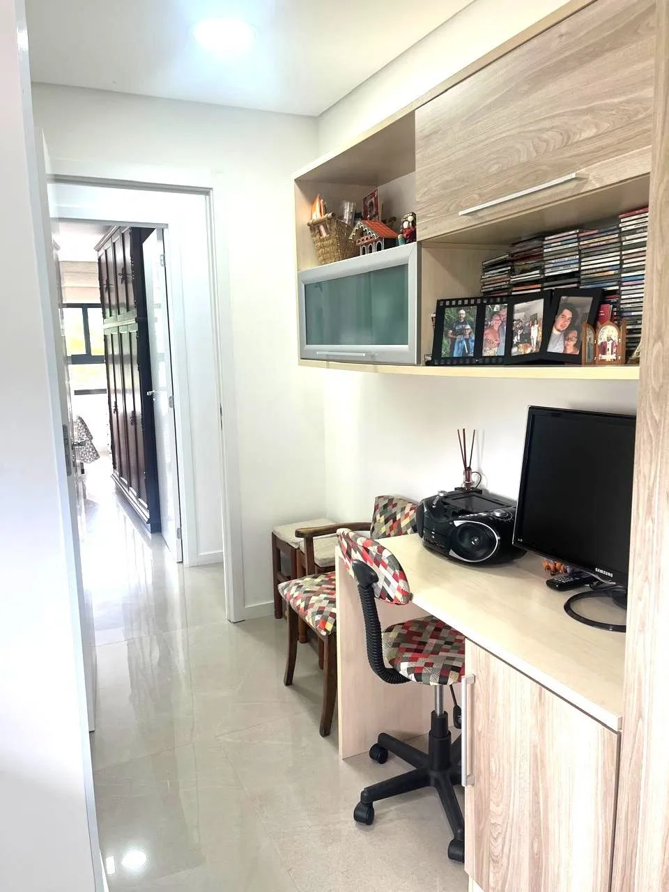 Imagem Apartamento no bairro Cristal de 2 dormitórios e vaga MOBILIADO
