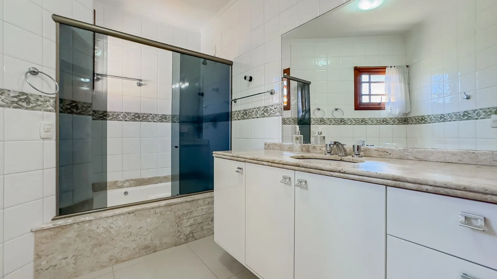 Imagem Casa à venda em Porto Alegre, Chácara das Pedras, com 3 quartos, 261m2