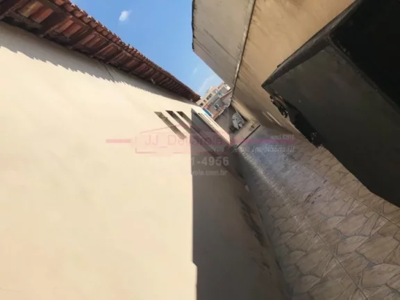 Imagem casa com 2 dormitórios sendo uma suíte, próximo ao centro de Boituva