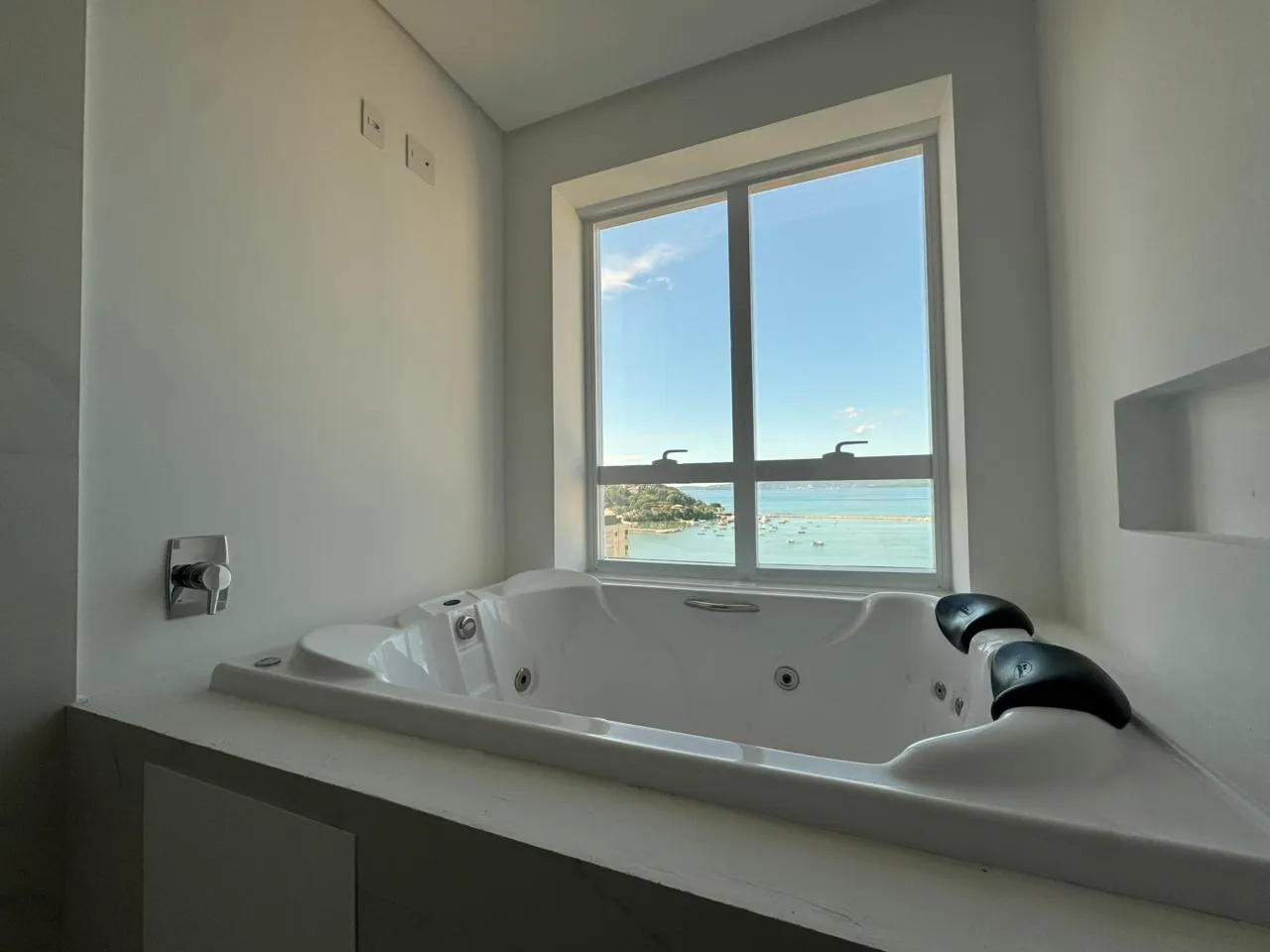 Imagem Apartamento com vista para o mar à venda com 190m2 por R$ 3.200.000,00