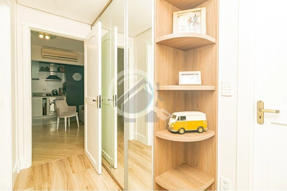 Imagem Apartamento amplo em andar alto com vista permanente e panorâmica da cidade, em rua arborizada e tr...
