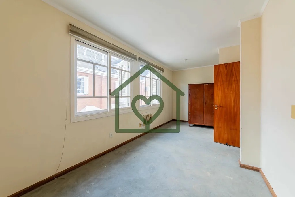 Imagem Esta elegante casa no prestigiado condomínio British House oferece 222,64 m2 de área construída, ...