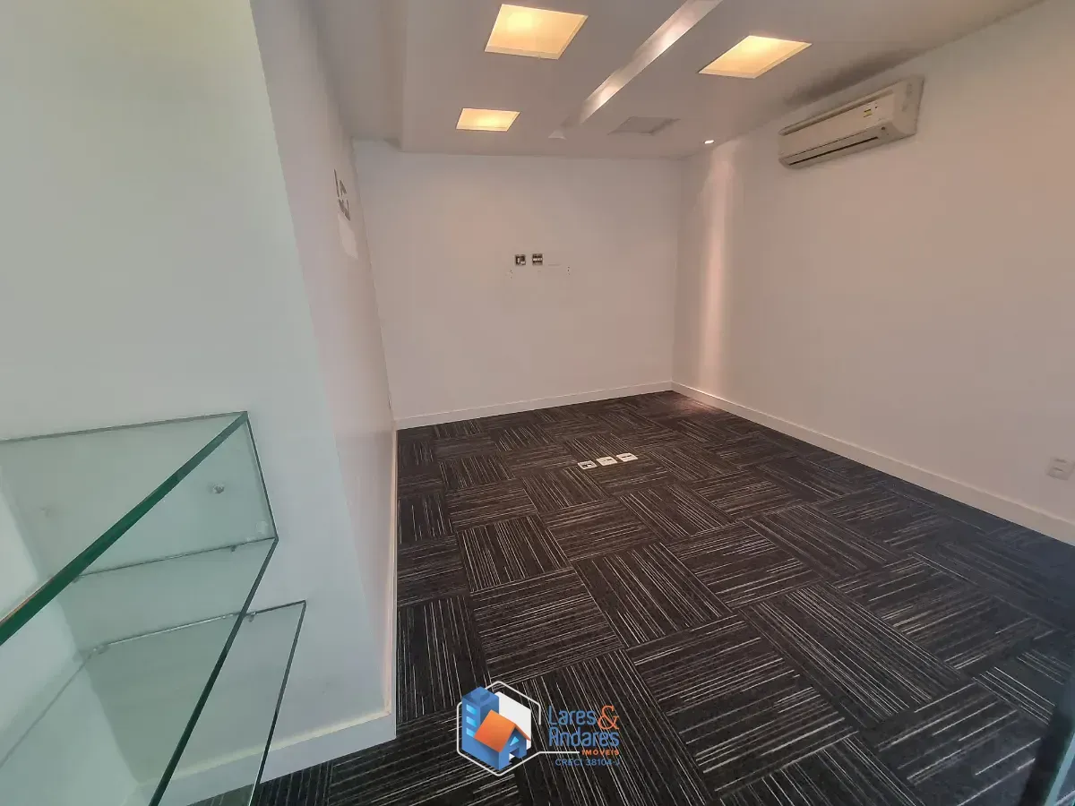 Imagem Conjunto comercial para venda em Cerqueira César, 108m²