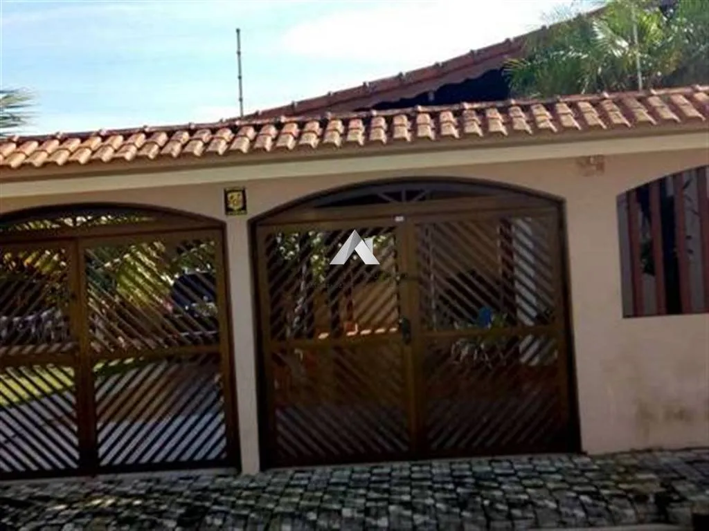 Imagem Casa lado praia a 60 metros do mar, otima localização em Mongaguá