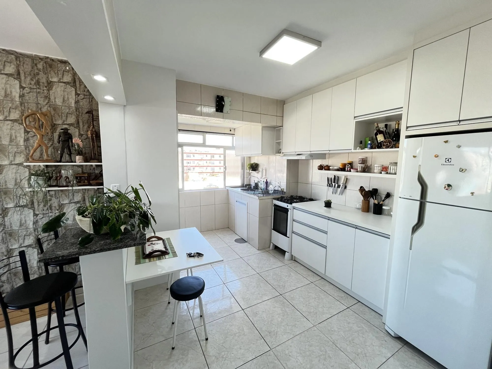 Imagem Apartamento de 2 quartos e 1 vaga de garagem no bairro Farroupilha em POA