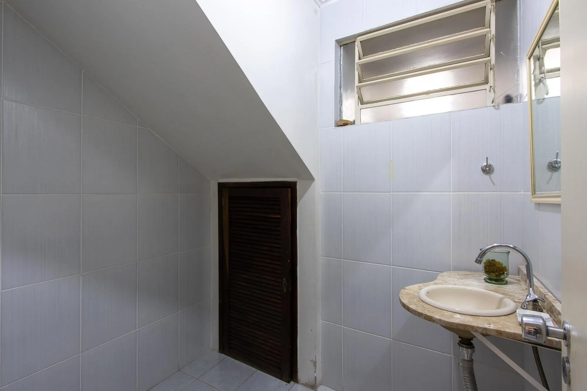 Imagem Casa de condomínio, 3 dormitórios, 1 suíte, 1 vaga coberta, no bairro Cristal.