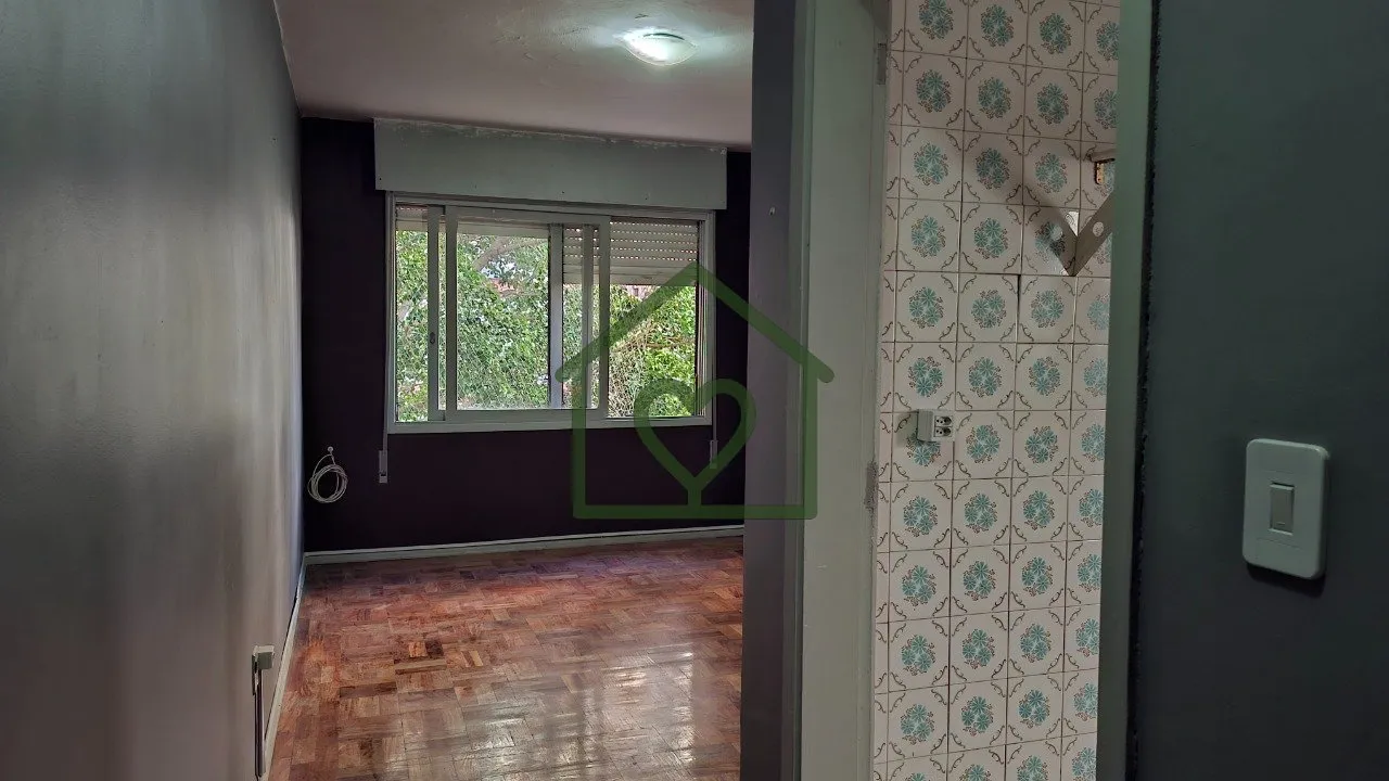 Imagem Apartamento 1 dormitório, de frente, sol da manhã, semi-mobiliado, banheiro com piso reformado, su...