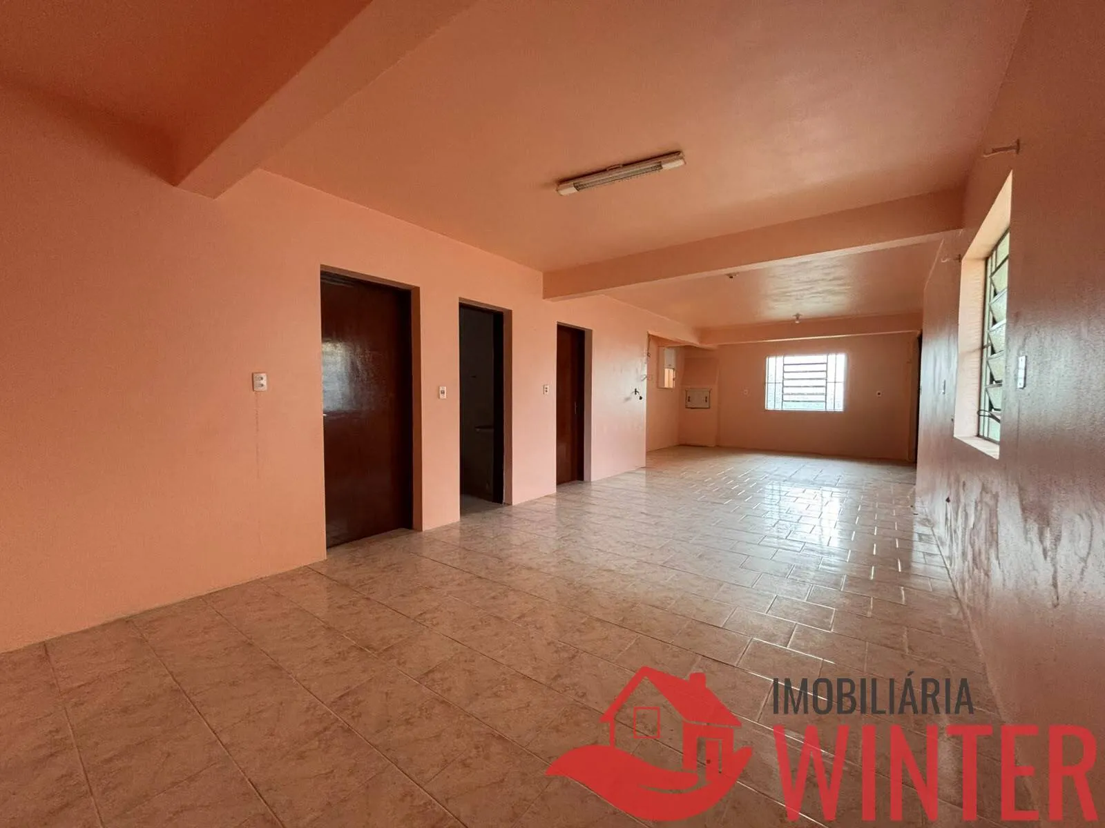 Imagem Casa ampla com 2 Dormitórios, garagem coberta para 3 carros - Matiel