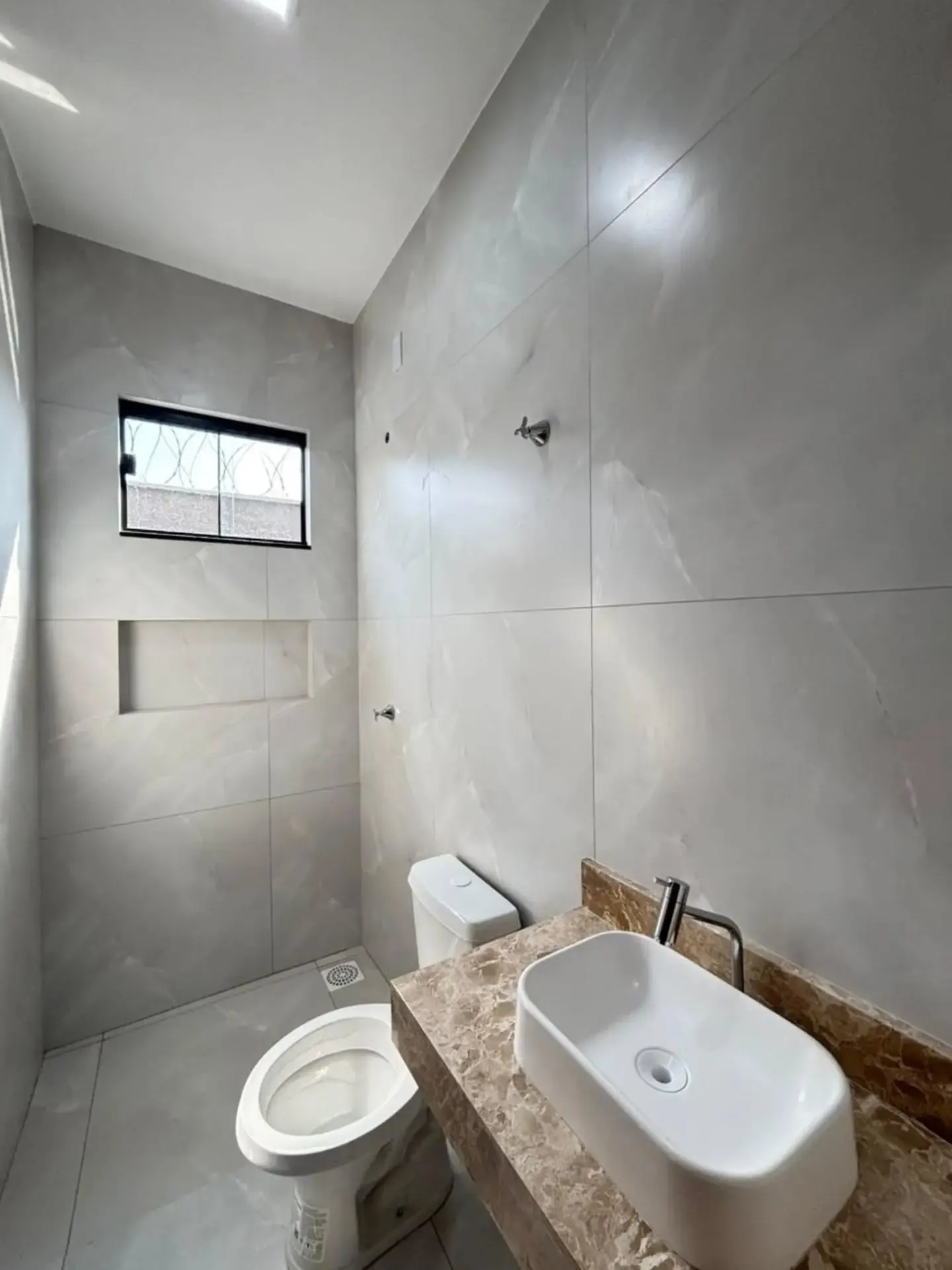 Imagem Casa 2/4 C Suite De Esquina No Setor Rio Vermelho
