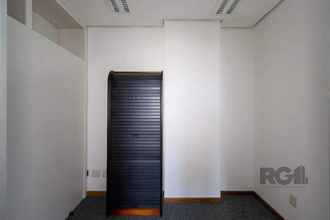 Imagem SALA COMERCIAL BAIRRO MENINO DEUS - 82m² DE ÁREA PRIVATIVA, 1 VAGA