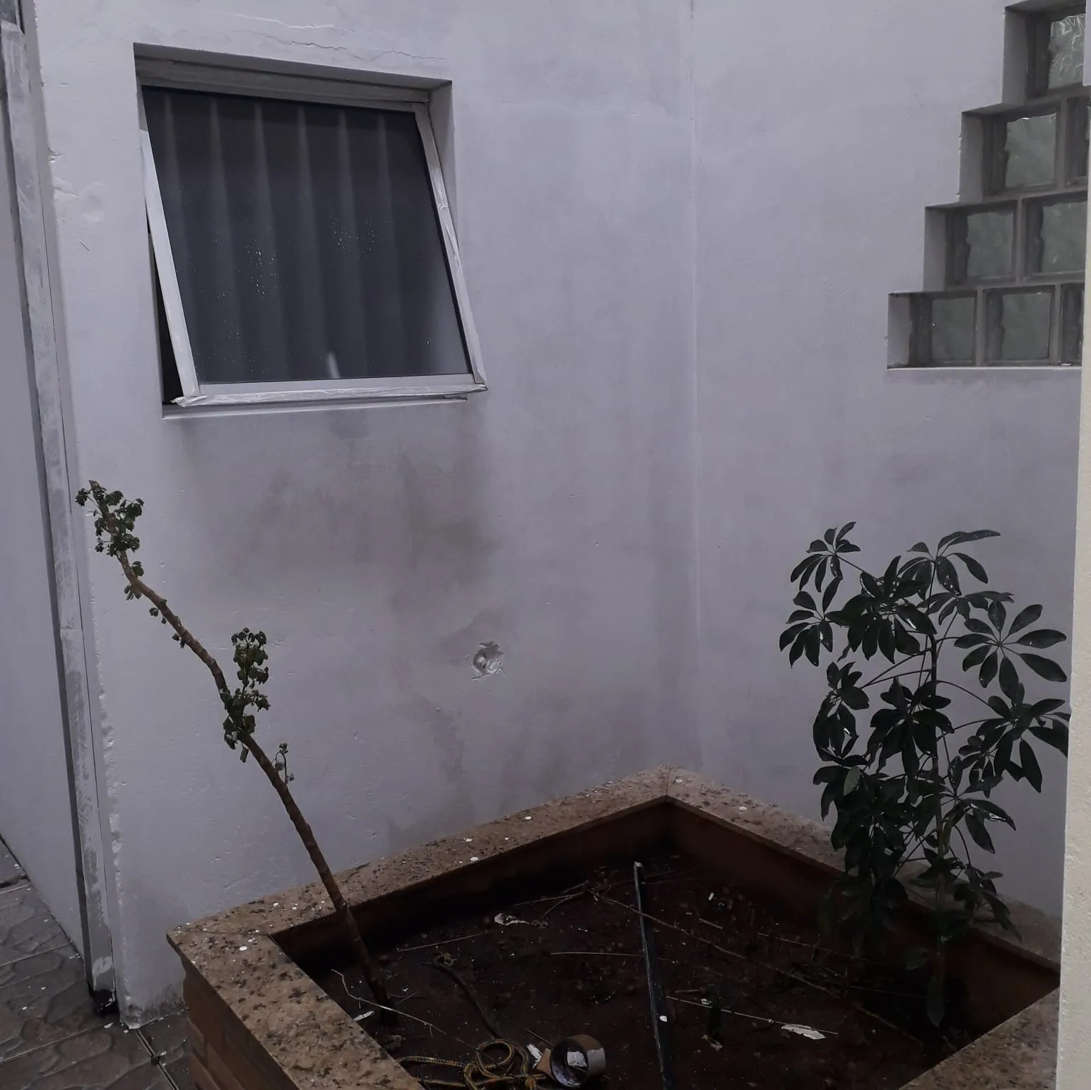 Imagem "Residência Confortável e Prática: Garagem Coberta, Três Dormitórios Aconchegantes, Sala Ampla, Cozinha Espaçosa e Mais! Descubra o Seu Novo Lar."
